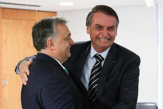 "Ele é mais bonito que eu" — Bolsonaro brincou com Orbán em encontro em 2023