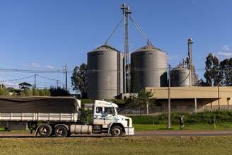 25-03-2026 PRUDENTOPOLIS - PR / ECONOMIA OE / EFEITOS DO CONFLITO DO IRÃ NO AGRO BRASILEIRO - Silos no município de Prudentópolis,Paraná. Conflito no Oriente Médio com a guerra entre Estados Unidos e Israel contra Irã, que bloqueia o estreito de Ormuz por onde passa um quinto do petróleo produzido no mundo, provoca alta no preço do diesel e no custo da produção agrícola no Brasil.
