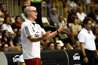 Bernardinho busca quebrar o jejum do Flamengo na Superliga