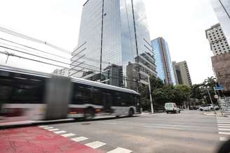 Há dez anos, o mercado de capitais representava a metade do volume de crédito bancário vendido às pessoas jurídicas (na foto, Avenida Faria Lima, principal centro financeiro do País)
