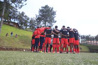 Jogadores do time-sub-17 do Red Bull Bragantino 