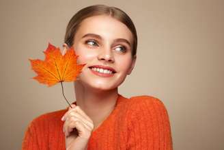 Profissionais indicam o outono como a estação mais estratégica para tratar manchas, flacidez e cabelos danificados