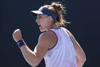 Bia Haddad voltou a vencer após estrear novo treinador.