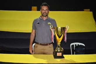 Luis Vidal, presidente do Recoleta, jogou pelo clube e quebrou recorde aos 51 anos no Paraguai.