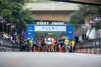 Largada na pista expressa da Marginal Pinheiros (Foto: Adam Tavares)