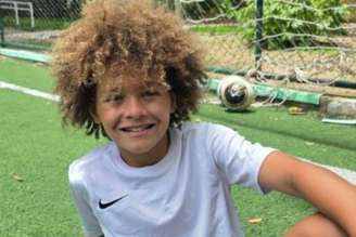 Flora joga nas categorias de base do Corinthians 