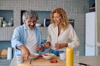 Escolhas alimentares mais conscientes ajudam a sustentar o corpo diante das mudanças naturais da idade