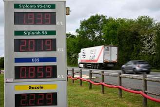 Fechamento do Estreito de Ormuz elevou preço do combustível no mundo