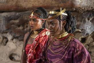 Alika (Duda Santos) e Niara (Erika Januza) em “A Nobreza do Amor (