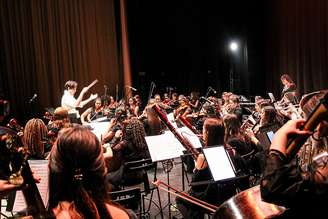 Orquestra Chiquinha Gonzaga é formada exclusivamente por mulheres