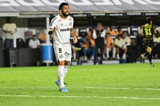 Gabigol em partida contra o Recoleta