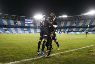 Danilo comemorando o gol da vitória do Botafogo 