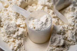 Consumir creatina a seco pode comprometer não só a saúde bucal, mas também as vias respiratórias e o organismo como um todo