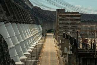 O País conta com recursos naturais e energéticos renováveis, de forma que a matriz de geração é uma das mais limpas do mundo (na foto, Itaipu)