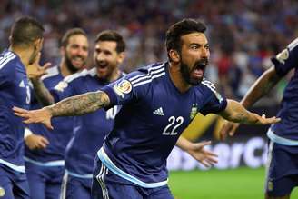 Ezequiel Lavezzi comemora gol pela seleção da Argentina 