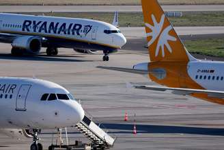 Aviões no Aeroporto de Berlim, na Alemanha