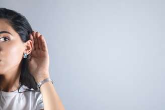 Estudos de neurociência, psicologia social e comunicação comprovam que o uso do nome próprio faz com que nosso cérebro reaja de forma única, com efeitos que podem transformar radicalmente a interação interpessoal. Aghavni Shahinyan/Shutterstock