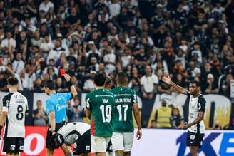 André, do Corinthians, é expulso em clássico com o Palmeiras. Jogador foi um dos atletas suspensos.