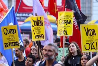 Dados citados pelo governo indicam que cerca de 14 milhões de brasileiros trabalham atualmente no regime 6x1