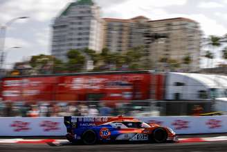 Acura #93 durante o treino livre em Long Beach