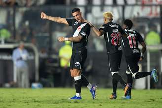 Puma Rodríguez jogador do Vasco comemora seu gol durante partida contra o São Paulo no estádio São Januário pelo campeonato Brasileiro A 2026.