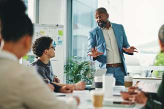 A expansão empresarial sem bases estruturais pode gerar efeitos adversos, como aumento de custos, retrabalho e dificuldade na tomada de decisões