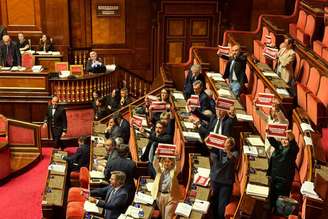 Oposição afirmou que regulamentação é 'vergonhosa'