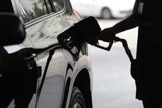 Empresas ainda avaliam se vão aderir à subvenção econômica do governo à importação de óleo diesel e do gás liquefeito de petróleo.