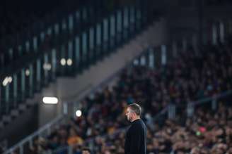 Hansi Flick, técnico do Barcelona, em partida contra o Atlético de Madrid no início de abril - 