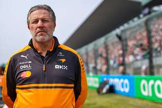 Zak Brown durante o GP do Japão