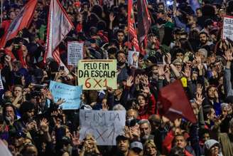 Manifestantes protestam contra a escala 6x1 a avenida Paulista em julho de 2025