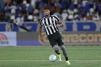 Alexander Barboza em partida pelo Botafogo contra o Cruzeiro, no Brasileirão 2026 - 