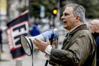 Roberto Fiore, fundador do Forza Nuova, durante manifestação em Milão em 2025