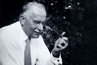 O psicólogo suíço Carl Jung (1875-1961) popularizou seu uso na psicologia como símbolo da psique. Jung teve grande importância ao desenvolver conceitos como inconsciente coletivo. Suas teorias influenciam a psicologia, espiritualidade e artes até hoje.