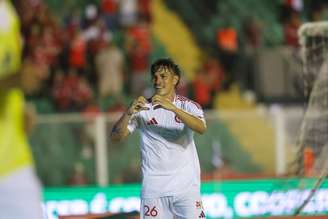 Bernabei marca e garante virada do Internacional sobre o Athletic 