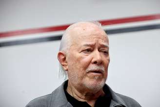 Presidente do São Paulo sai em defesa de Roger Machado e critica torcida