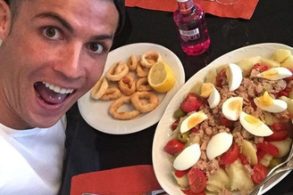 Cristiano Ronaldo comendo