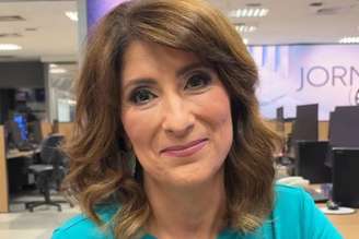 Simone Queiroz, apresentadora do SBT