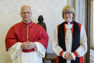 Papa Leão XIV com a nova líder anglicana, Sarah Mullally