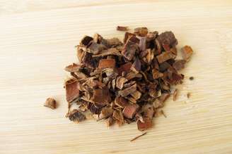 A cáscara-sagrada é uma árvore de casca marrom-avermelhada cujo uso é registrado em diferentes culturas ao redor do mundo