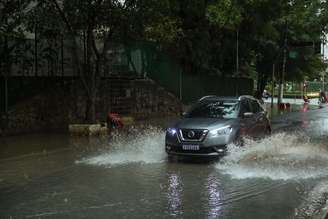 Registro de dia chuvoso em São Paulo.