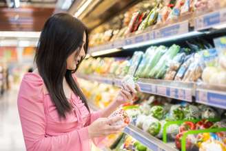 Veja como economizar no mercado no fim de mês