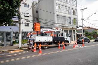 A concessionária Enel informou que trabalha para reestabelecer o serviço para os clientes