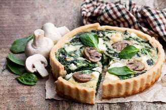 Quiche de espinafre e cogumelo