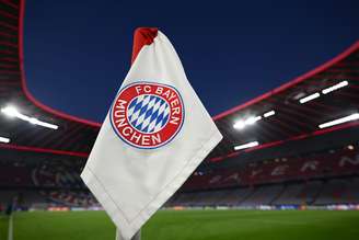 Bandeira do Bayern de Munique em escanteio 