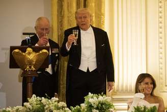 Charles III e Trump durante jantar de Estado na Casa Branca