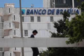 A Câmara Legislativa do Distrito Federal aprovou um projeto do governo distrital diminuindo em R$ 2,9 bilhões o escopo de imóveis oferecidos para cobrir o rombo do Banco Master no Banco de Brasília (BRB).