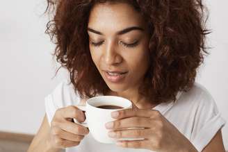 Faz mal tomar café em jejum?