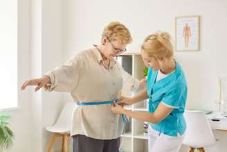 Mudanças hormonais e corporais, comuns na menopausa, tornam mais desafiador o emagrecimento após os 40 anos