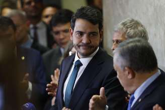 O advogado-geral da União Jorge Messias reage após ser sabatinado pela Comissão de Constituição e Justiça (CCJ) do Senado por uma vaga ao STF, em Brasília (DF)